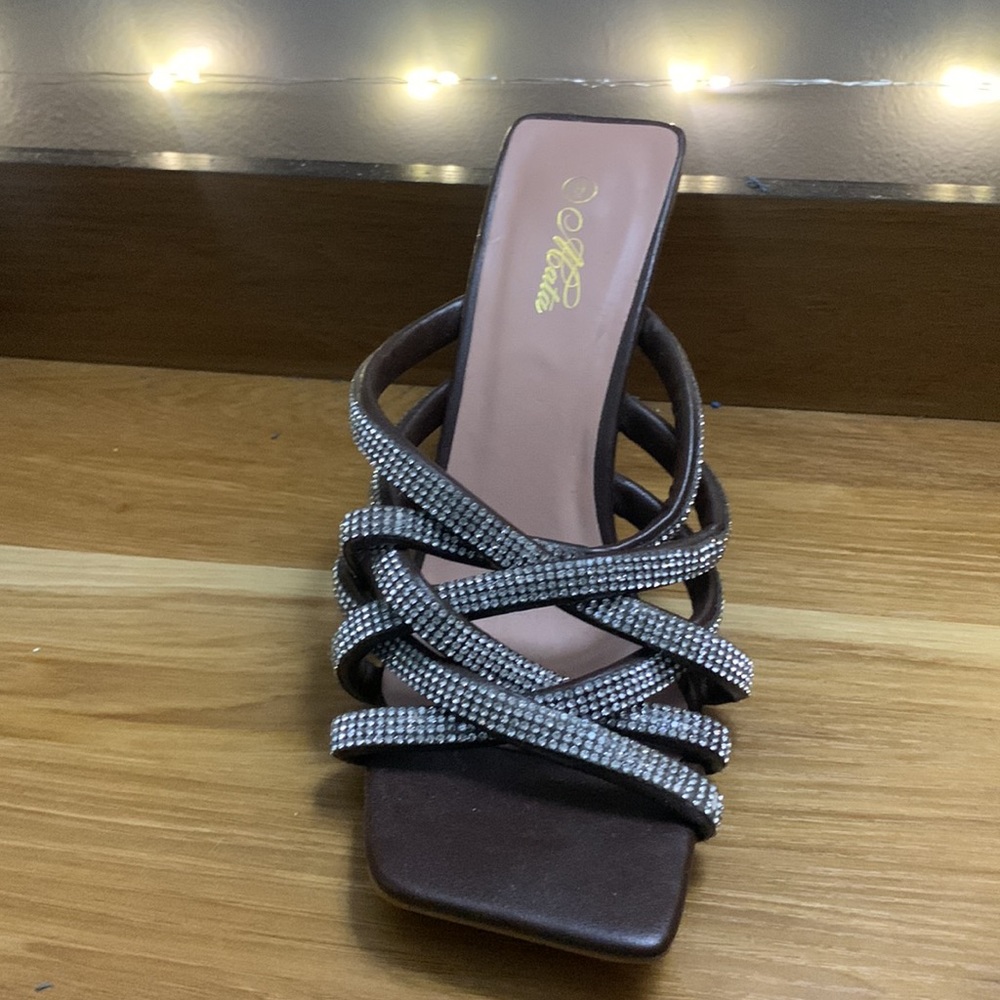 Used - Picture 2 of 3